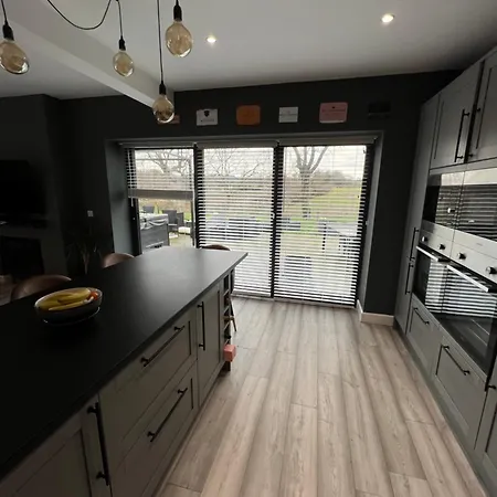 Beautiful Modern Farm House Sheffield