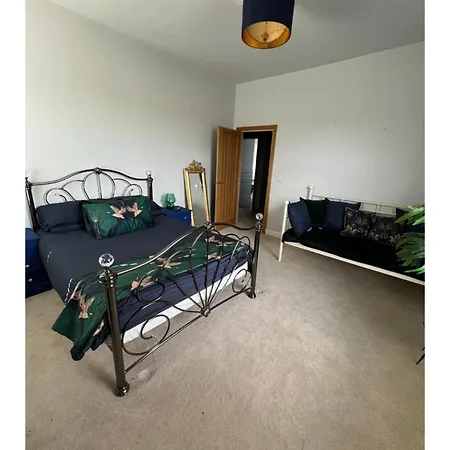 Beautiful Modern Farm House Holiday home Sheffield